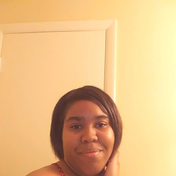 Meet your Posher, Olivia - Picture 1 of 1